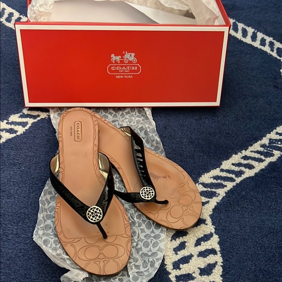 Coach Black patent 8 1/2 M - Picture 1 of 10